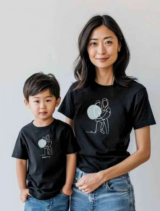 MAMA'S BOY FITTED TEE - BLACK